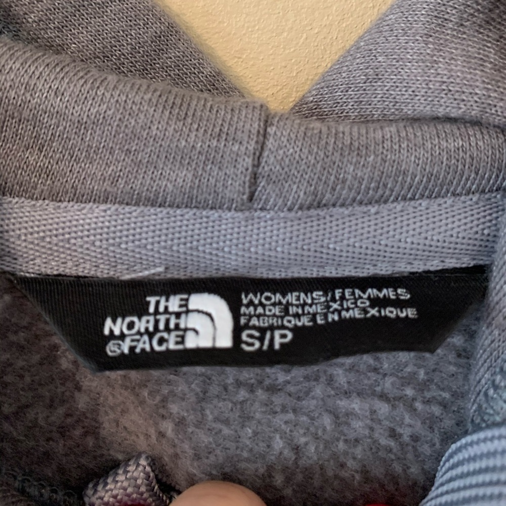 North Face Pullover - Picture 4 of 5